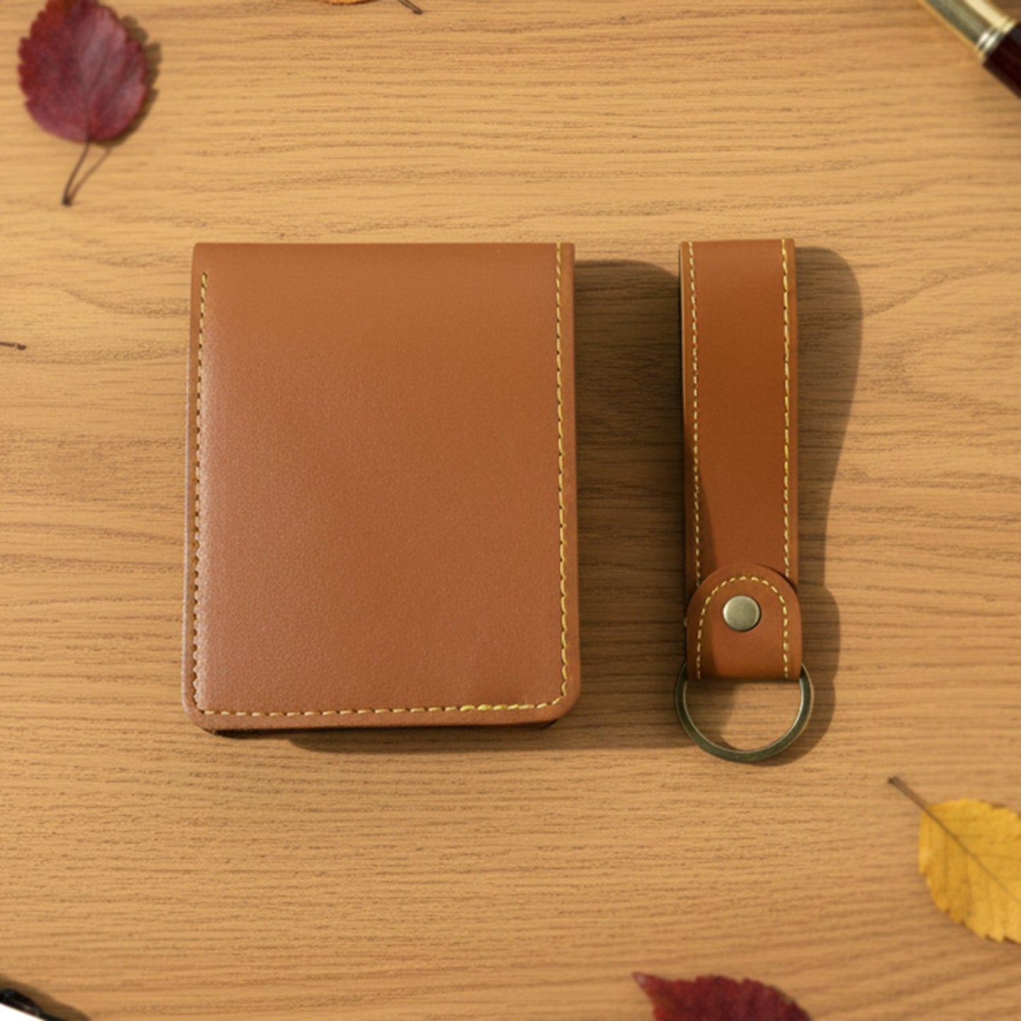 Minimalist men's wallet with detachable keychain