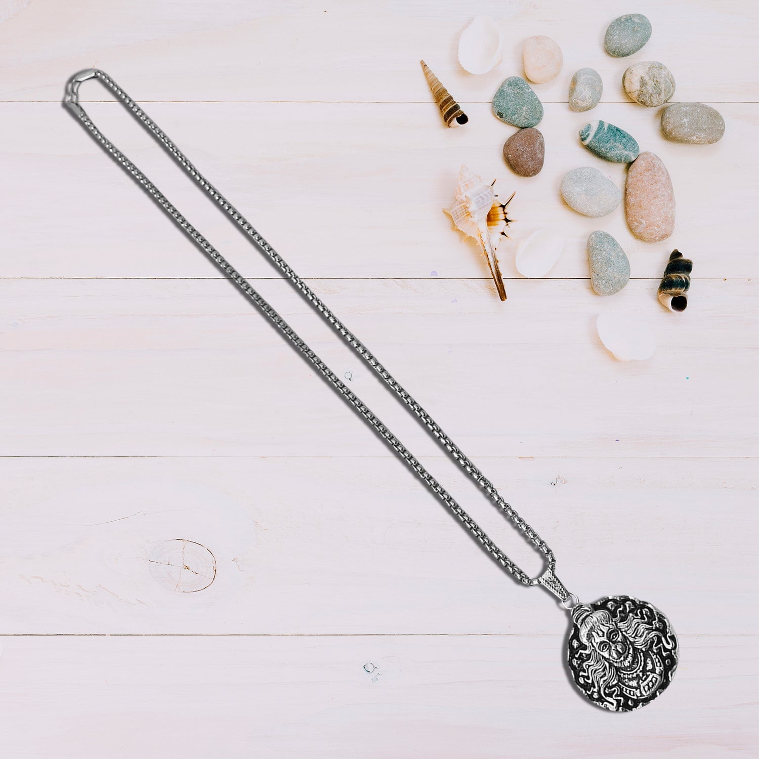 Hanuman chain pendant designed for both men and women.