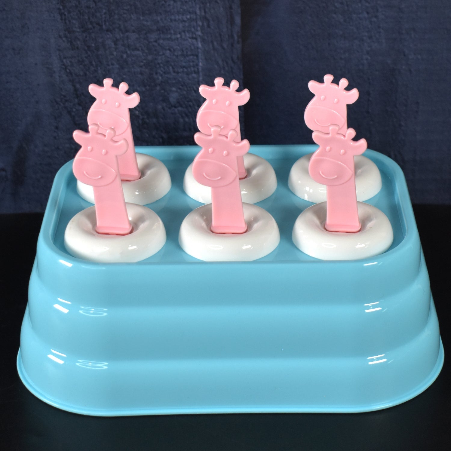 6-cavity giraffe shaped plastic ice cube molds on a white surface