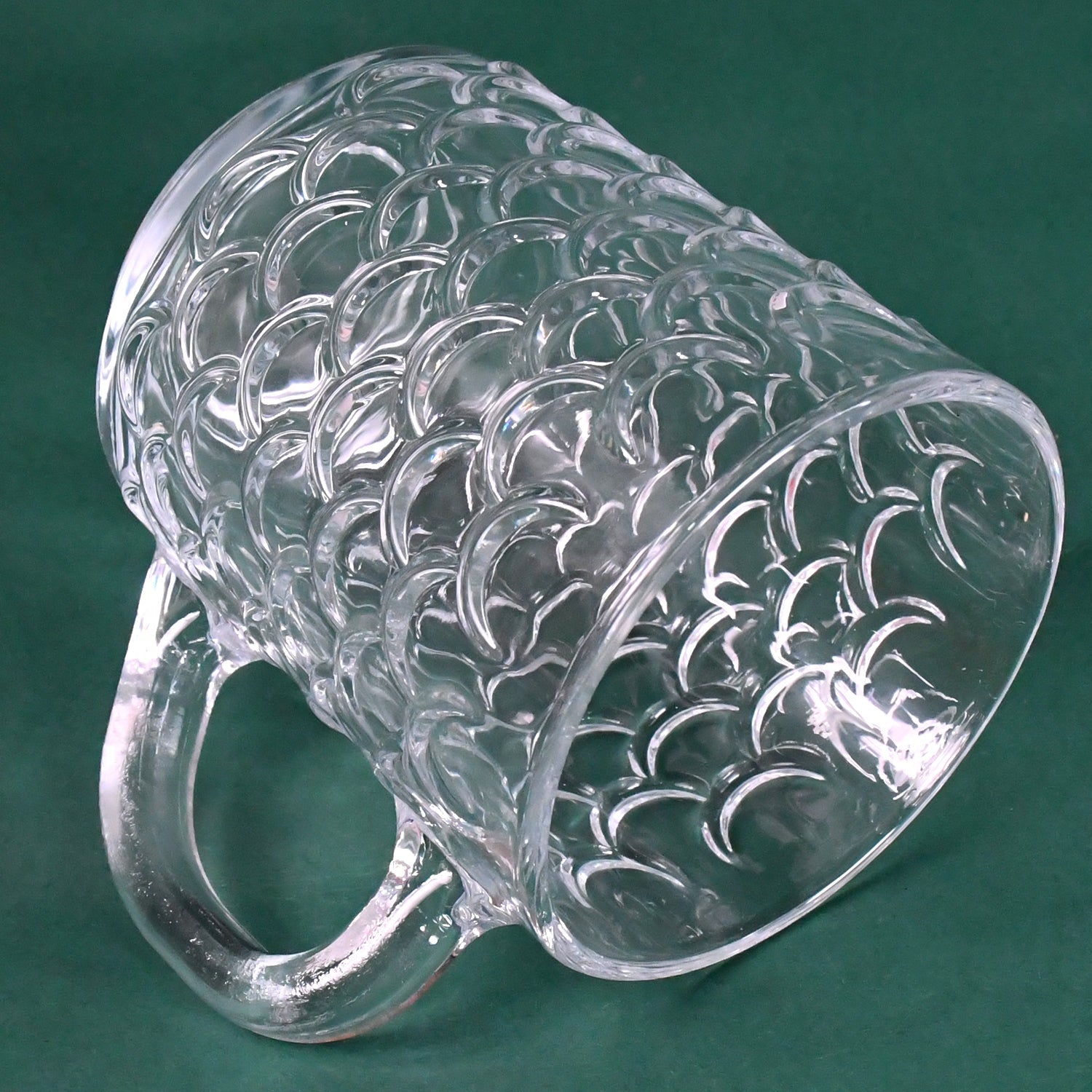 Complete set of six 225ml glass coffee mugs, ready for daily use.