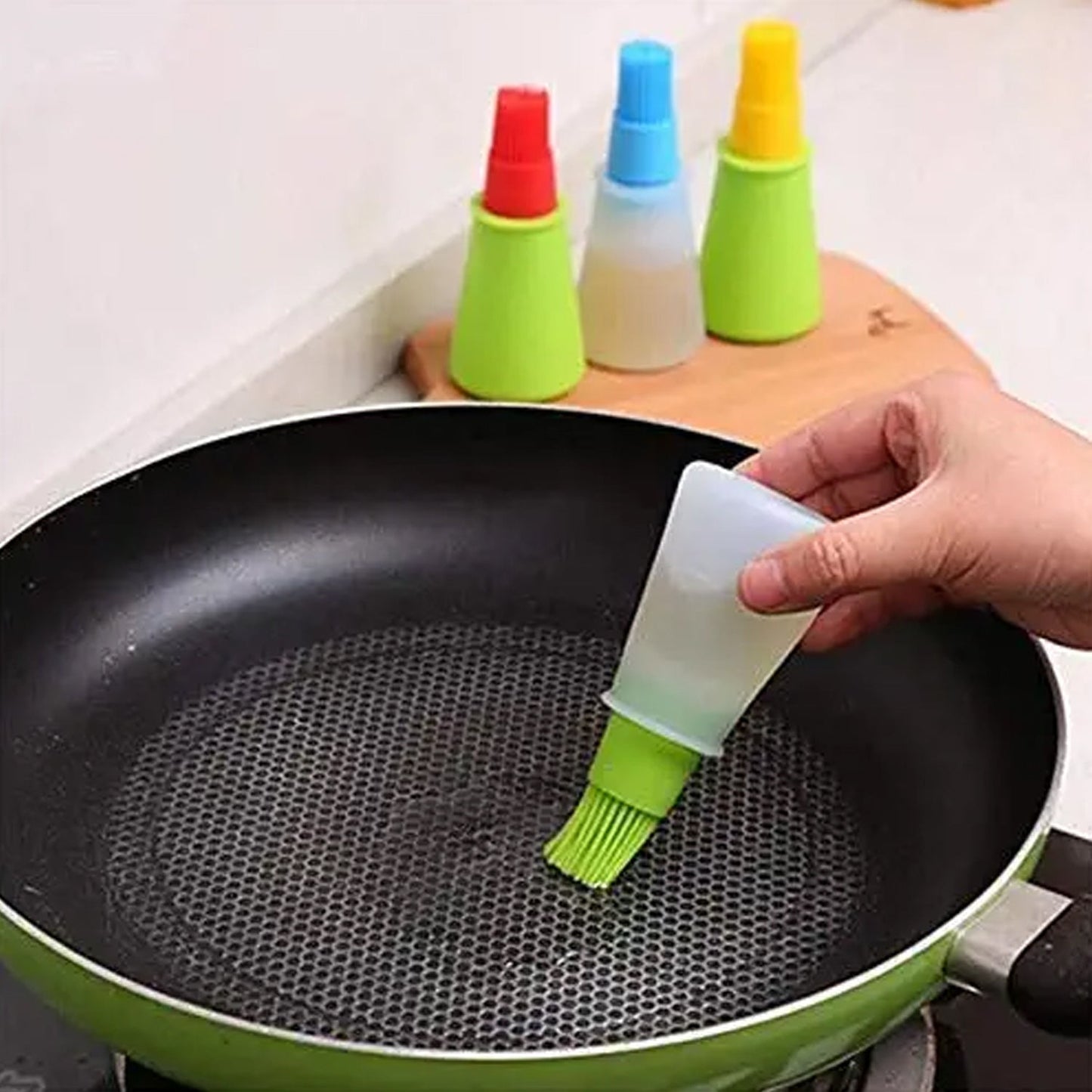 Silicone oil dispenser bottle with integrated basting brush for easy cooking.