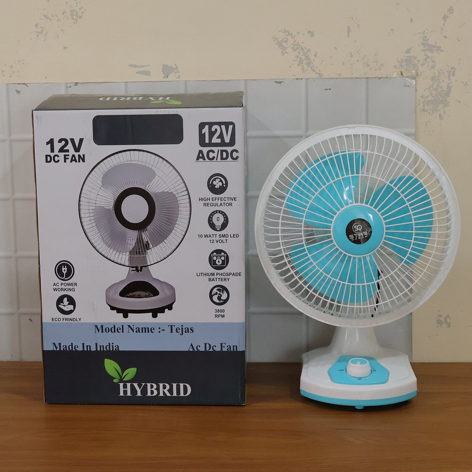 Easy-to-operate small desktop fan with safety grill