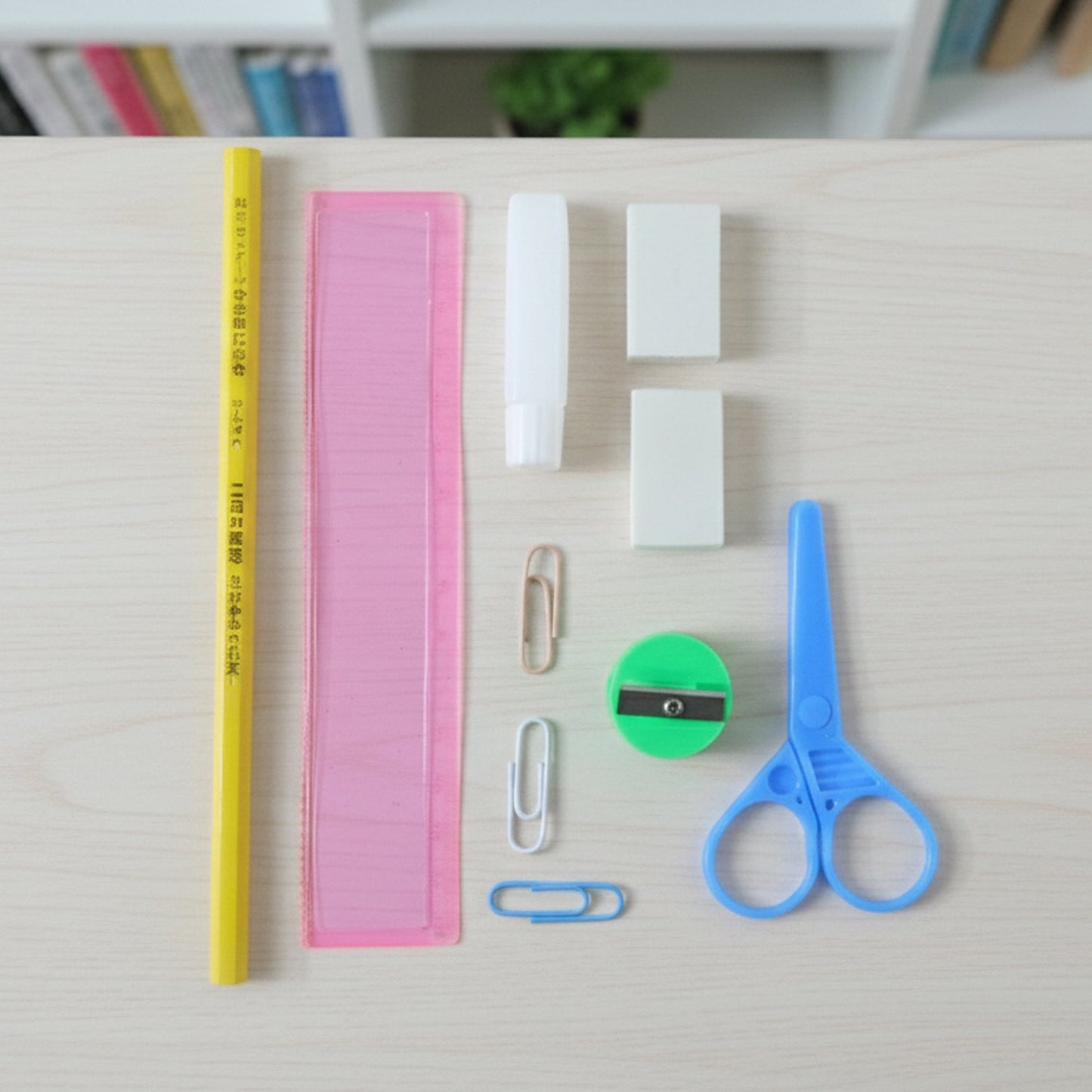 Multipurpose art and drawing color kit with accessories for young artists