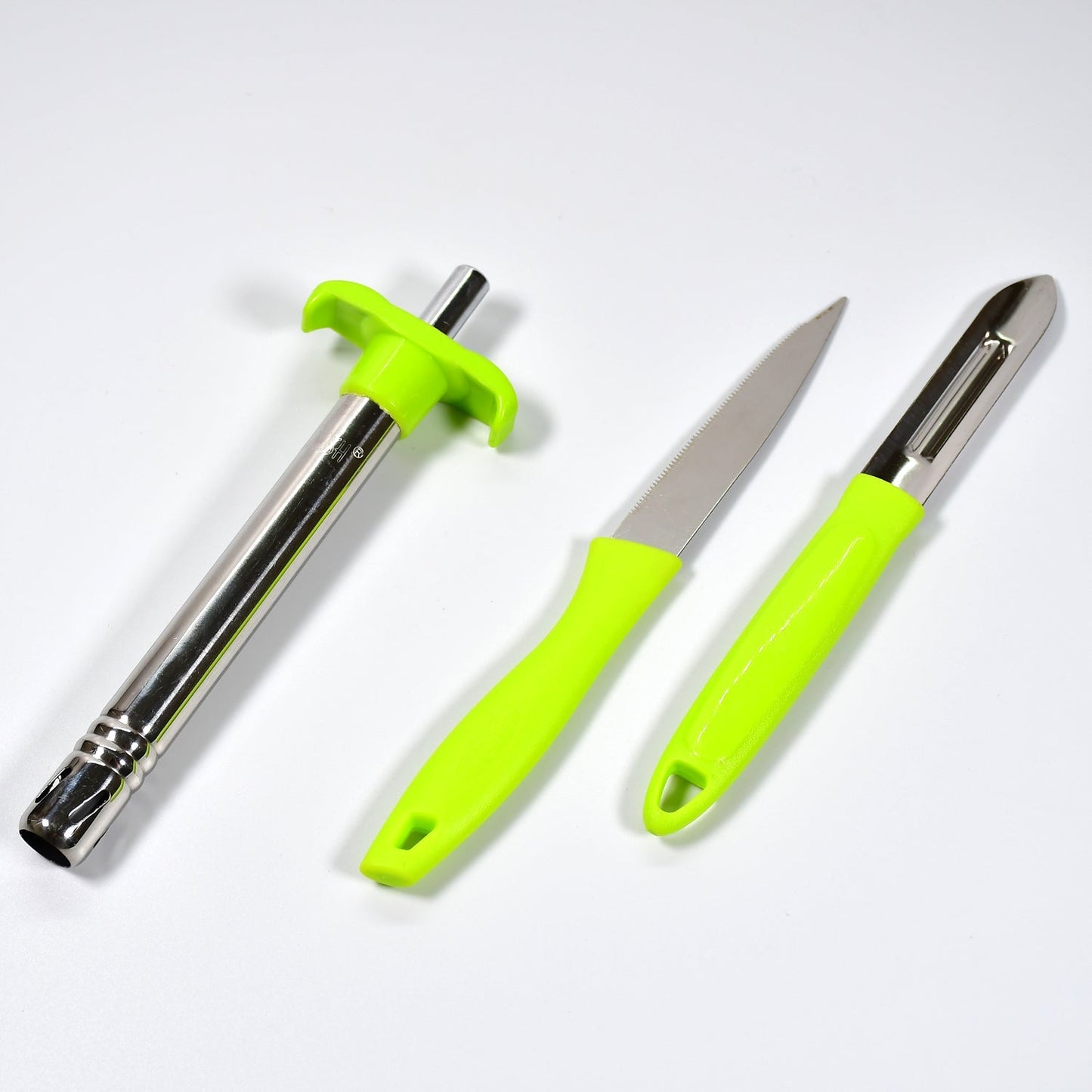 Ergonomic design of the Ganesh utility knife, peeler, and gas lighter combo set.