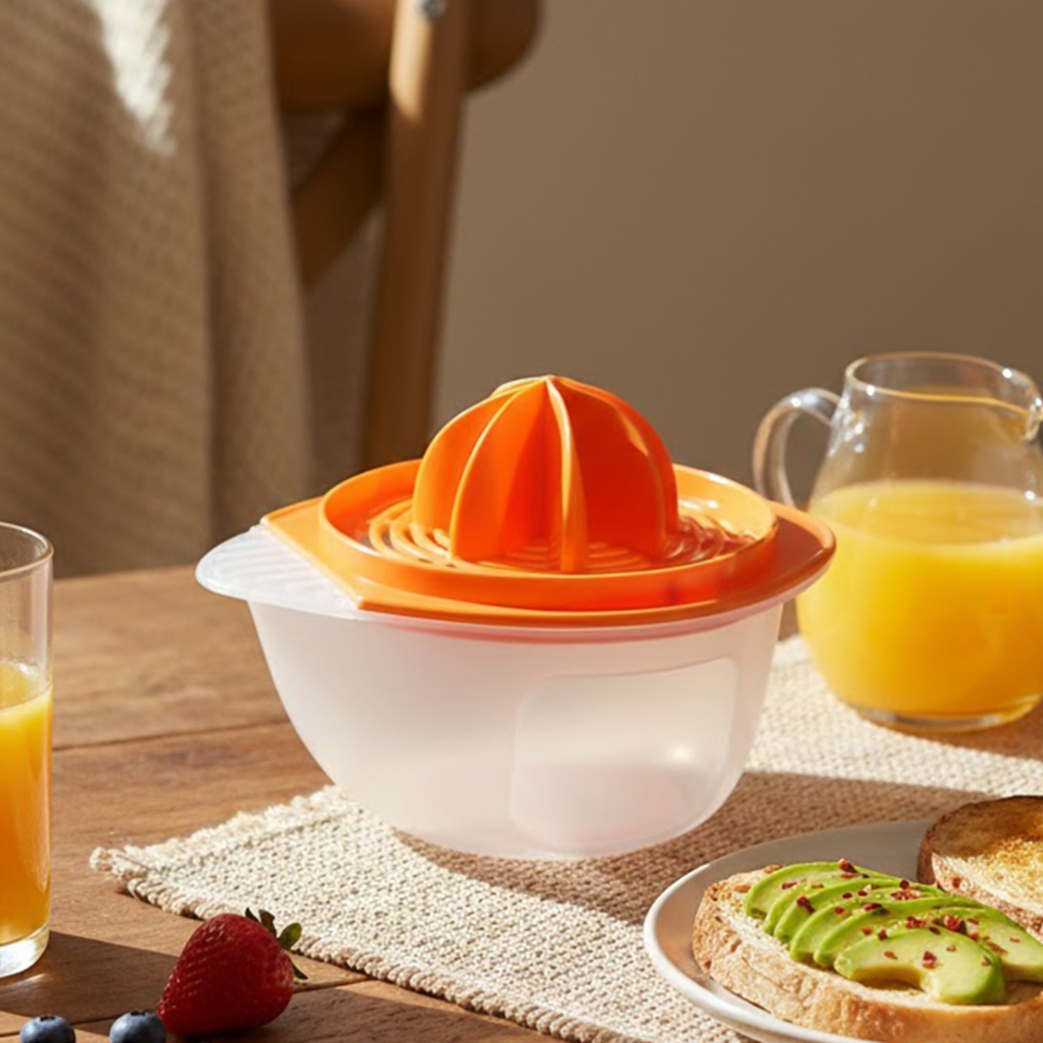 Pomegranate seed remover juicer with juice collected inside the container