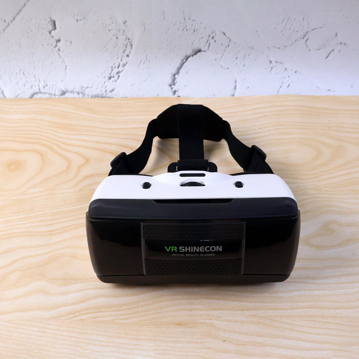 Immersive 3D VR virtual reality headset featuring adjustable optical lenses